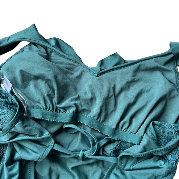 Emerald Green Swimsuit - Picture 9 of 11